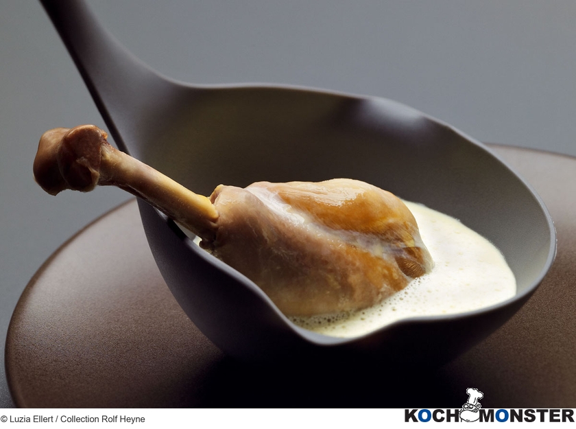 Perlhuhnkeule geschmort mit Joghurt und Gewürzen
Foto (c) Luzia Ellert / Collection Rolf Heyne
(stark reduzierte Bildqualität) Perlhuhnkeule geschmort mit Joghurt und Gewürzen