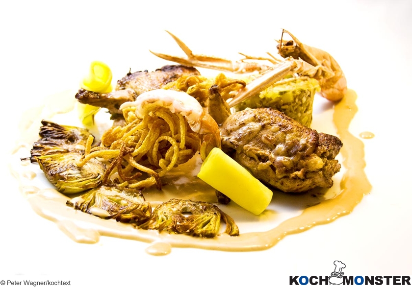 Perlhuhnsupreme „Surf ’N Turf“ mit Kaisergranat und Artischocken-Mango-Risotto
Foto (c) Peter Wagner/kochtext
(stark reduzierte Bildqualität) Perlhuhnsupreme „Surf ’N Turf“ mit Kaisergranat und Artischocken-Mango-Risotto