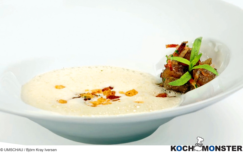 Sellerie-Birnen-Schaumsuppe mit Maronen und Speck
Foto (c) UMSCHAU / Björn Kray Iversen
(stark reduzierte Bildqualität) Sellerie-Birnen-Schaumsuppe mit Maronen und Speck