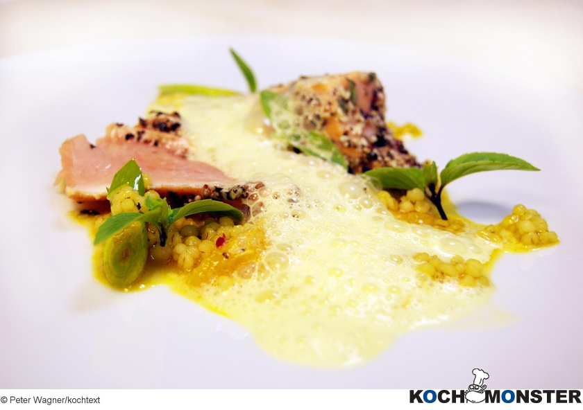 Mystyle-Sashimi auf Curcuma-Orangen-Perlgraupen