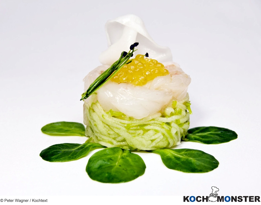 Törtchen von rohmarinierter Wildgarnele, Granny-Smith und Lardo di Collonnata
Foto (c) Peter Wagner / Kochtext
(stark reduzierte Bildqualität) Törtchen von rohmarinierter Wildgarnele, Granny-Smith und Lardo di Collonnata