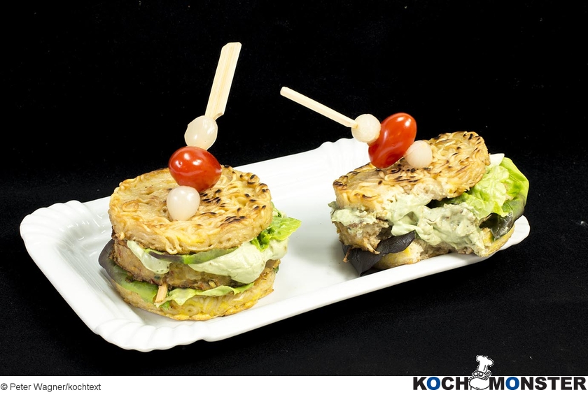 Ramen Burger mit Wasabimayo
Foto (c) Peter Wagner/kochtext
(stark reduzierte Bildqualität) Ramen Burger mit Wasabimayo