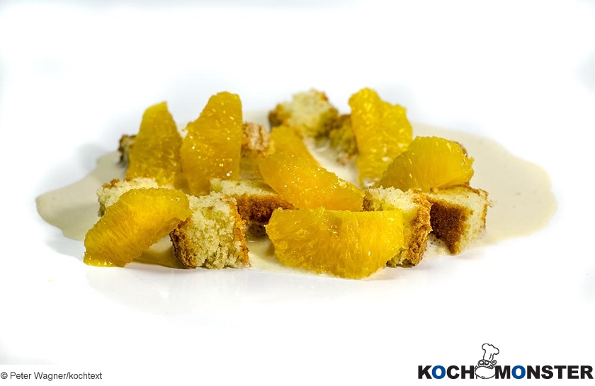 Mandelkuchen mit Orangensalat und Mandel-Espuma
Foto (c) Peter Wagner/kochtext
(stark reduzierte Bildqualität) Mandelkuchen mit Orangensalat und Mandel-Espuma