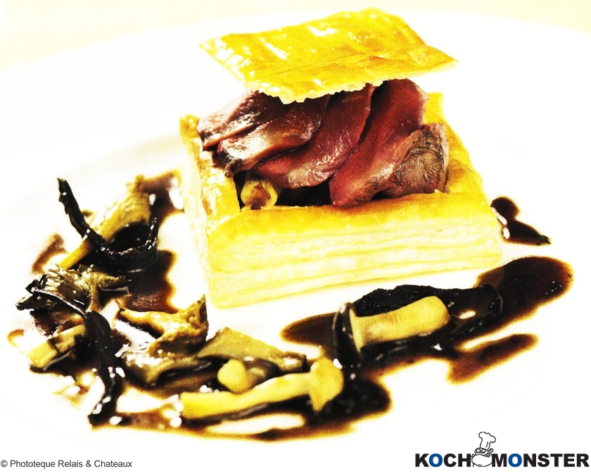 Täubchen auf Blätterteig mit Wildpilzen