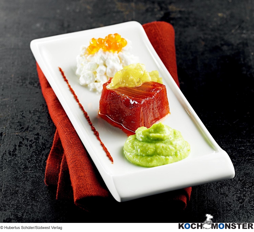 Würziger Thunfisch mit Cottage Cheese, Avocadopüree und Birnenkompott
Foto (c) Hubertus Schüler/Südwest Verlag
(stark reduzierte Bildqualität) Würziger Thunfisch mit Cottage Cheese, Avocadopüree und Birnenkompott