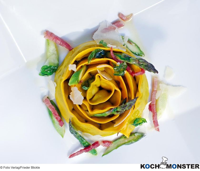 Cannelloni gefüllt mit grünem Spargel