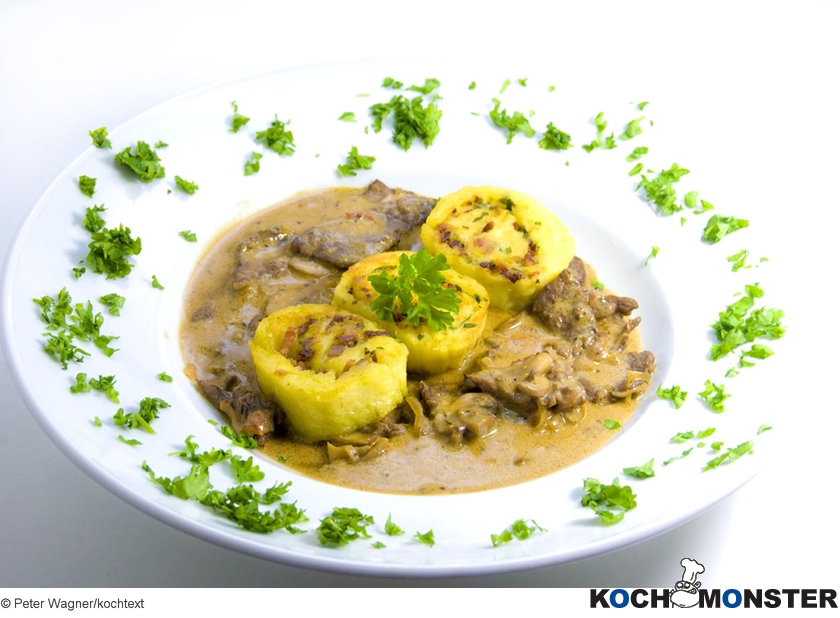 Bœuf Stroganoff mit Erzgebirger Wickelklößen
Foto (c) Peter Wagner/kochtext
(stark reduzierte Bildqualität) Bœuf Stroganoff mit Erzgebirger Wickelklößen
