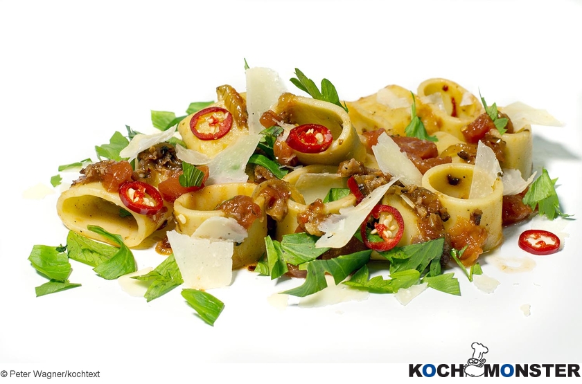 Calamarata All’Amatriciana
Foto (c) Peter Wagner/kochtext
(stark reduzierte Bildqualität) Calamarata All’Amatriciana