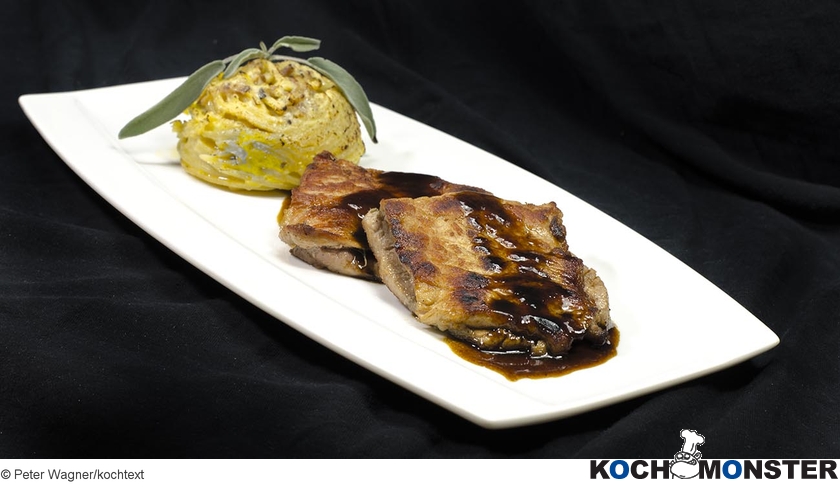 Gebackene Carbonara mit Saltimbocca
Foto (c) Peter Wagner/kochtext
(stark reduzierte Bildqualität) Gebackene Carbonara mit Saltimbocca