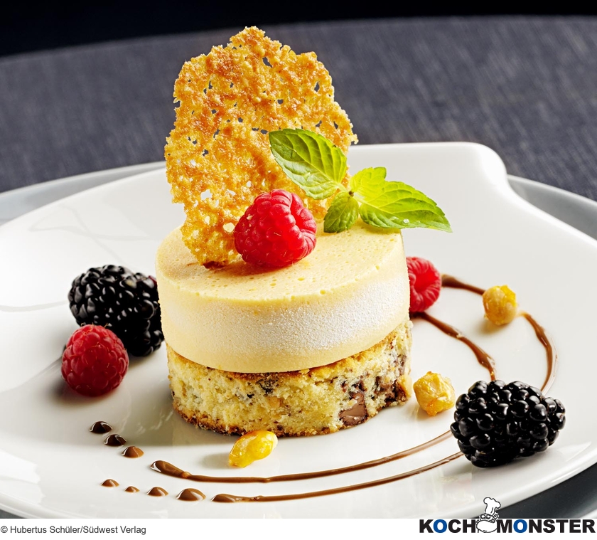 Karamellparfait auf Erdnuss-Schokoladen-Boden mit Erdnuss-Karamell-Hippen
Foto (c) Hubertus Schüler/Südwest Verlag
(stark reduzierte Bildqualität) Karamellparfait auf Erdnuss-Schokoladen-Boden mit Erdnuss-Karamell-Hippen