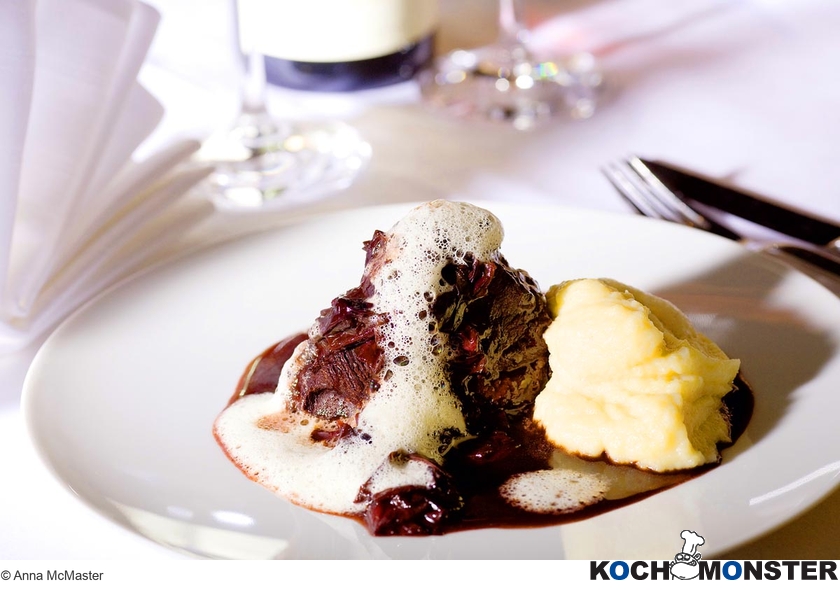 Ochsenbackerl mit Radicchio Trevisano und Selleriepüree