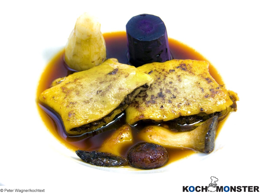 Wilde Maultaschen mit Wurzeln und Pilzen
Foto (c) Peter Wagner/kochtext
(stark reduzierte Bildqualität) Wilde Maultaschen mit Wurzeln und Pilzen