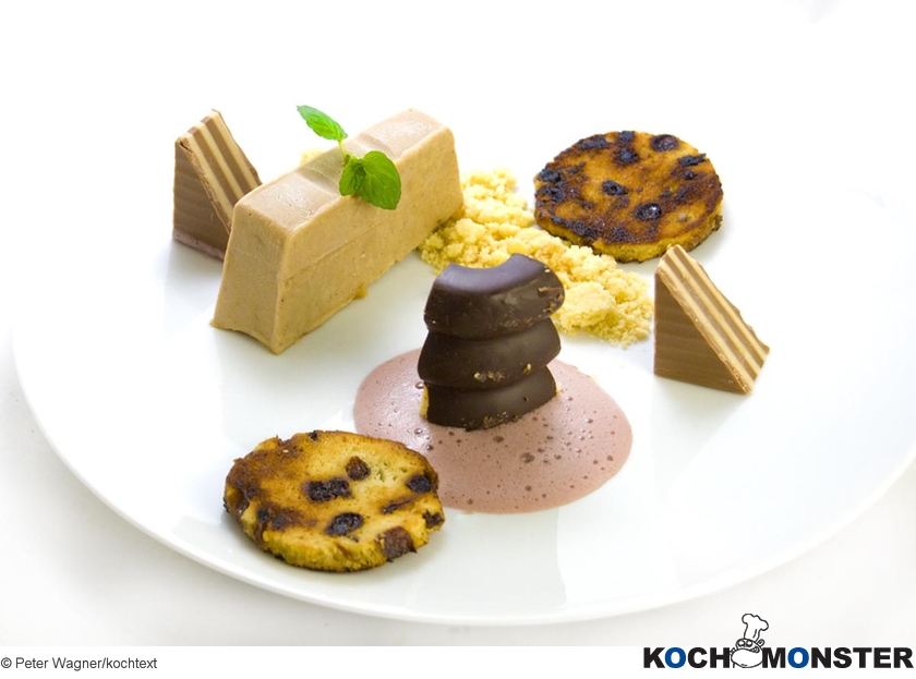 Pfefferkuchenparfait mit Glühweinsabayon
Foto (c) Peter Wagner/kochtext
(stark reduzierte Bildqualität) Pfefferkuchenparfait mit Glühweinsabayon