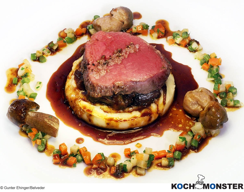 Tournedos vom Rinderfilet mit geschmolzener Stopfleber auf Kartoffelmousseline
Foto (c) Gunter Ehinger/Belveder
(stark reduzierte Bildqualität) Tournedos vom Rinderfilet mit geschmolzener Stopfleber auf Kartoffelmousseline