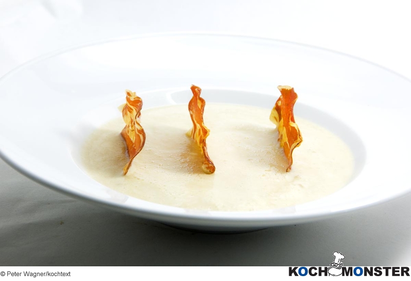 Birnen-Sellerie-Suppe mit Coppa-Chips
Foto (c) Peter Wagner/kochtext
(stark reduzierte Bildqualität) Birnen-Sellerie-Suppe mit Coppa-Chips