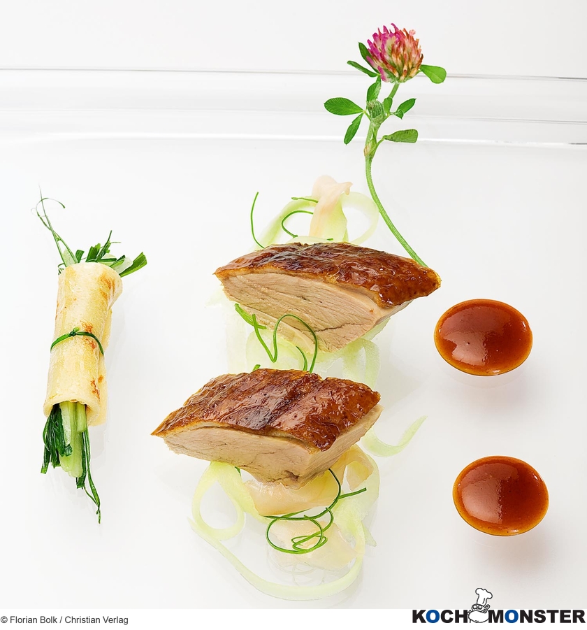 Pekingente mit Five Spice, Salat von Gurke und Ingwer
Foto (c) Florian Bolk / Christian Verlag
(stark reduzierte Bildqualität) Pekingente mit Five Spice, Salat von Gurke und Ingwer