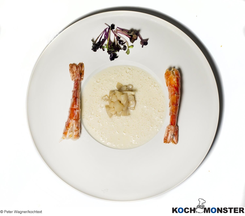 Topinambursuppe mit Garnelen und Jakobsmuscheln 