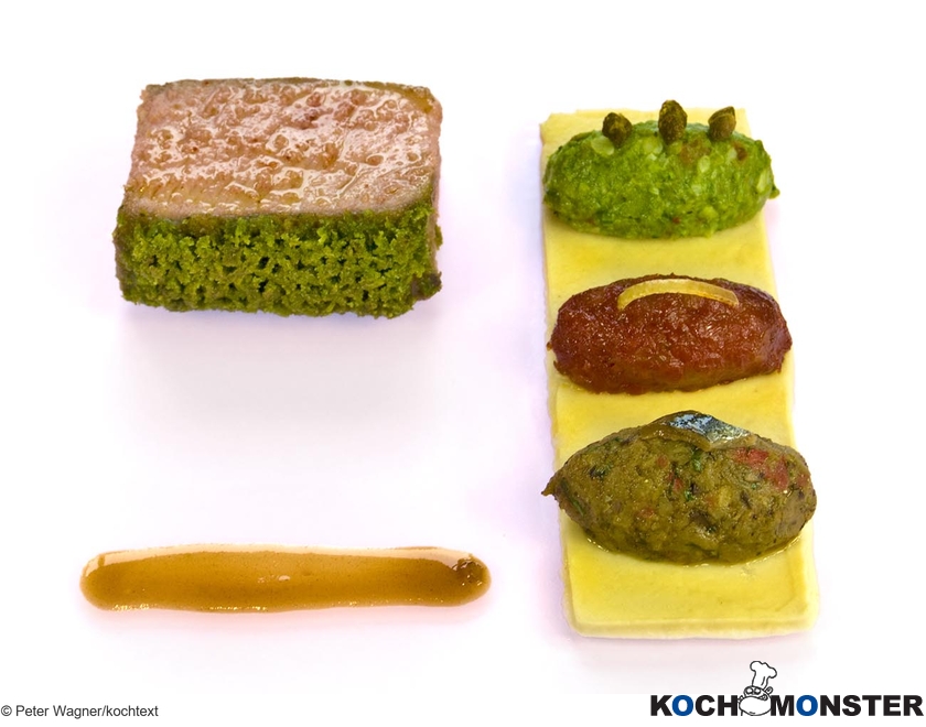 Tranche vom Texel Lammrücken mit Fenchel-Kräuterkruste, Salzzitronenjus Aubergine, Zuchini, Paprika