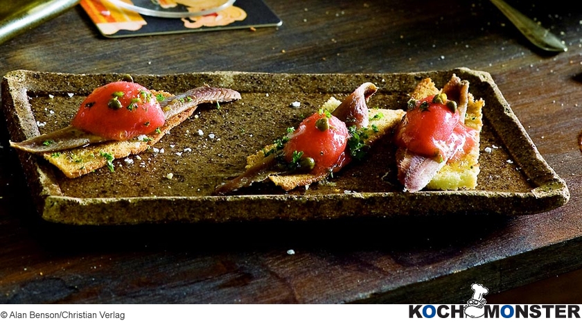 Sardellen-Croûtons mit Tomatensorbet