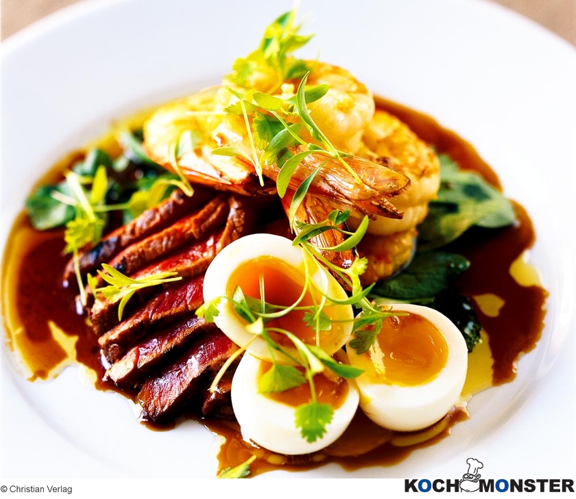 Salat mit Rindersteak, Riesengarnelen und weich gekochten Eiern
Foto (c) Christian Verlag
(stark reduzierte Bildqualität) Salat mit Rindersteak, Riesengarnelen und weich gekochten Eiern