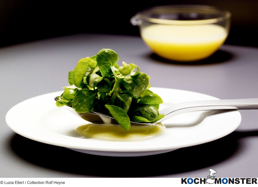 Feldsalat mit Kartoffeldressing
Foto (c) Luzia Ellert / Collection Rolf Heyne
(stark reduzierte Bildqualität) Feldsalat mit Kartoffeldressing