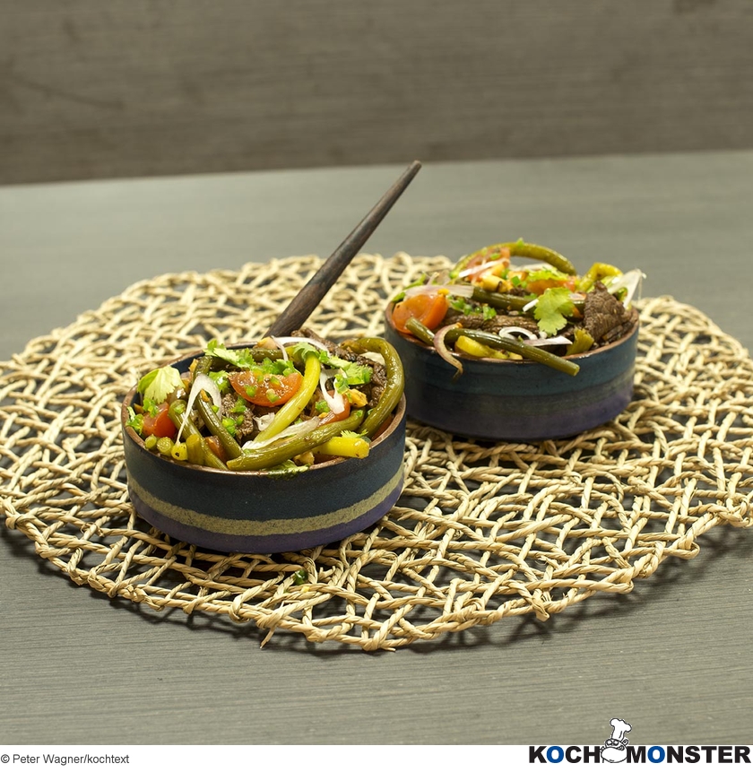 Rindersalat mit Schlangenbohnen
Foto (c) Peter Wagner/kochtext
(stark reduzierte Bildqualität) Rindersalat mit Schlangenbohnen
