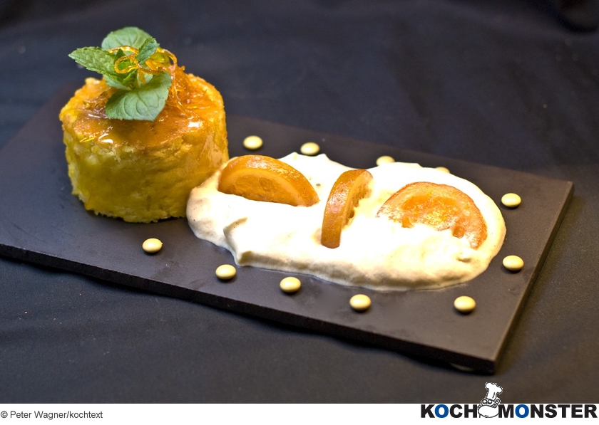 Buttermilch-Orangen-Cakes mit Ensaïmada-Espuma
Foto (c) Peter Wagner/kochtext
(stark reduzierte Bildqualität) Buttermilch-Orangen-Cakes mit Ensaïmada-Espuma