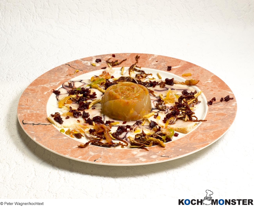 Pulpo-Carpaccio mit Artischockensalat und Tomaten-Savarin