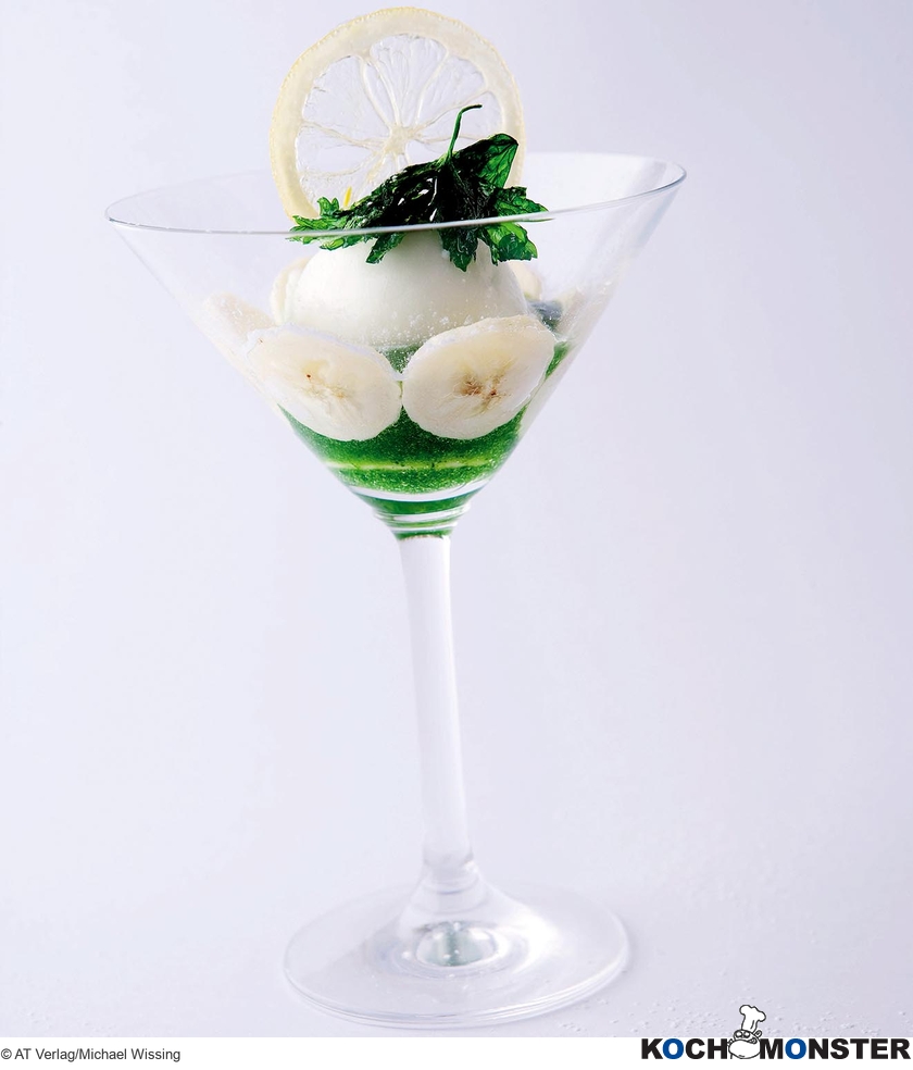 Zitronensorbet mit Petersiliencoulis auf Banane
Foto (c) AT Verlag/Michael Wissing
(stark reduzierte Bildqualität) Zitronensorbet mit Petersiliencoulis auf Banane