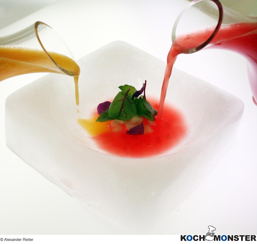 Kaltschale von Pfirsich und Wassermelone mit Gebirgsblütenhonig und Gelee Royal
Foto (c) Alexander Reiter
(stark reduzierte Bildqualität) Kaltschale von Pfirsich und Wassermelone mit Gebirgsblütenhonig und Gelee Royal