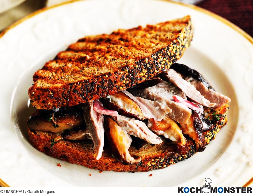 Sandwich mit gegrillter Ente und marinierten Pilzen