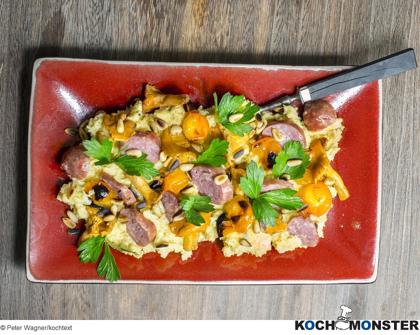 Polenta mit Fenchel, Pfifferlingen und Salsiccia
Foto (c) Peter Wagner/kochtext
(stark reduzierte Bildqualität) Polenta mit Fenchel, Pfifferlingen und Salsiccia