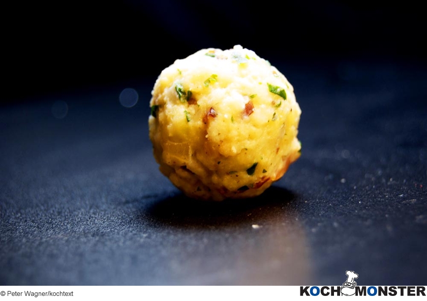 Speckknödelsuppe
Foto (c) Peter Wagner/kochtext
(stark reduzierte Bildqualität) Speckknödelsuppe