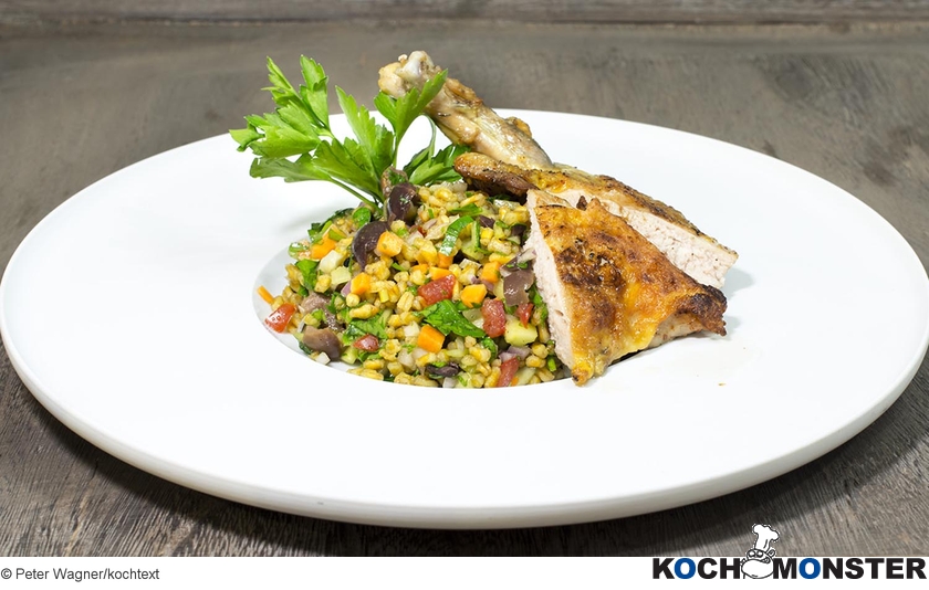 Perlhuhnsupreme Sous Vide mit Dinkel-Tabouleh
Foto (c) Peter Wagner/kochtext
(stark reduzierte Bildqualität) Perlhuhnsupreme Sous Vide mit Dinkel-Tabouleh