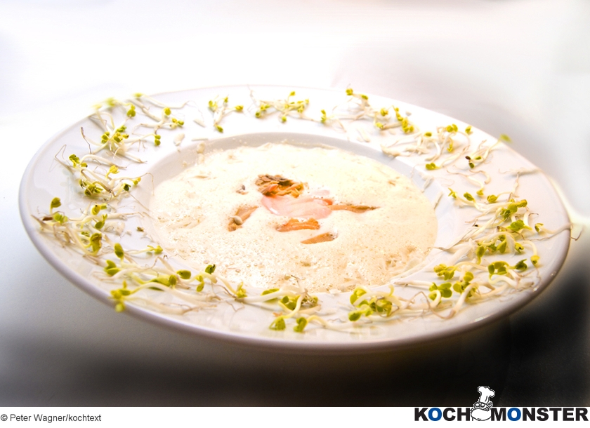 Lachskren-Doppelsuppe
Foto (c) Peter Wagner/kochtext
(stark reduzierte Bildqualität) Lachskren-Doppelsuppe