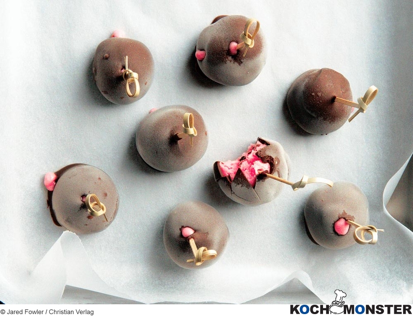 Erdbeer-Schokoladen-Lollipops
Foto (c) Jared Fowler / Christian Verlag
(stark reduzierte Bildqualität) Erdbeer-Schokoladen-Lollipops