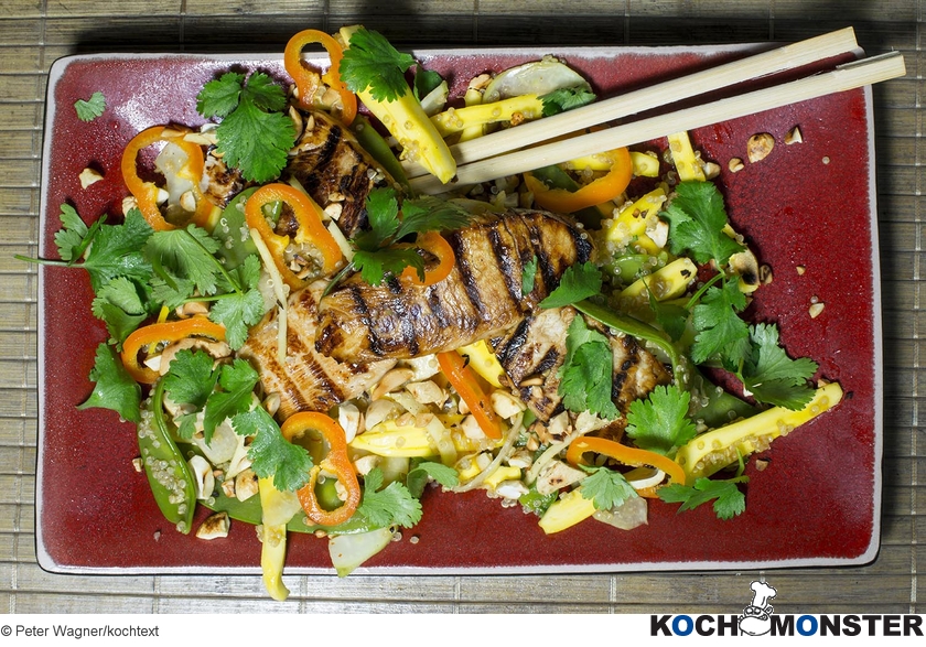 Jackfruchtsalat mit Grillpute
Foto (c) Peter Wagner/kochtext
(stark reduzierte Bildqualität) Jackfruchtsalat mit Grillpute