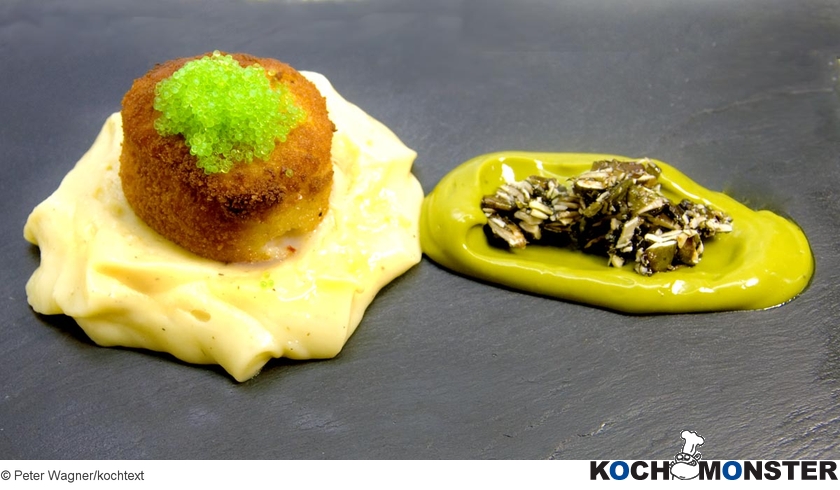 Cordon Bleu von der Jakobsmuschel auf warmem Kartoffelsalatespuma mit Kernölmyonnaise
Foto (c) Peter Wagner/kochtext
(stark reduzierte Bildqualität) Cordon Bleu von der Jakobsmuschel auf warmem Kartoffelsalatespuma mit Kernölmyonnaise