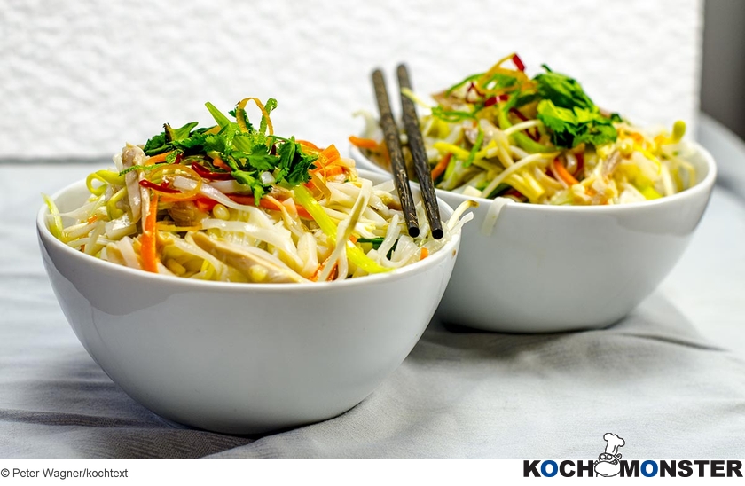 Asiatischer Krautnudelsalat
Foto (c) Peter Wagner/kochtext
(stark reduzierte Bildqualität) Asiatischer Krautnudelsalat