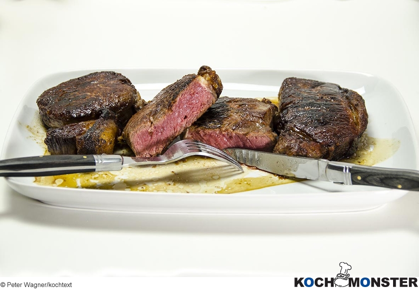 Steak-Reifeprüfung
Foto (c) Peter Wagner/kochtext
(stark reduzierte Bildqualität) Steak-Reifeprüfung