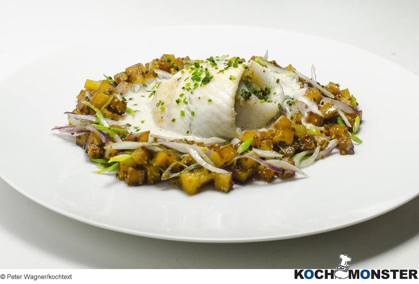 Maischolle „Finkenwerder“ mit Bratkartoffelsalat
Foto (c) Peter Wagner/kochtext
(stark reduzierte Bildqualität) Maischolle „Finkenwerder“ mit Bratkartoffelsalat