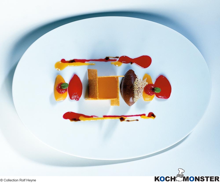 Mispeln mit Joghurtmousse, Knusperblättern und Himbeeren
Foto (c) Collection Rolf Heyne
(stark reduzierte Bildqualität) Mispeln mit Joghurtmousse, Knusperblättern und Himbeeren